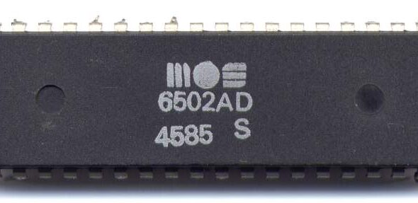 MOS_6502AD_4585_top